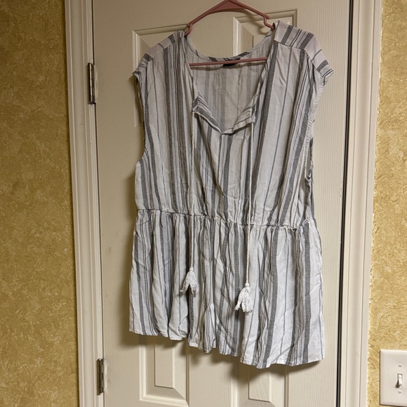 Striped Sleeveless Top - Picture 1 of 2